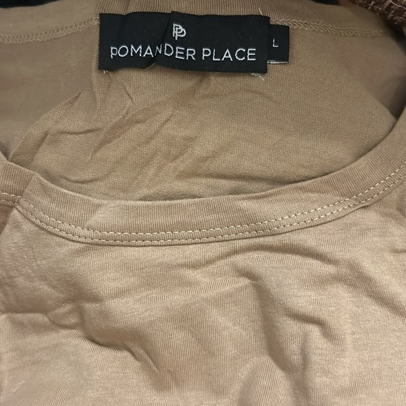 Tan Vesty Long Sleeve Crewneck
POMANDER PLACE - Picture 10 of 10